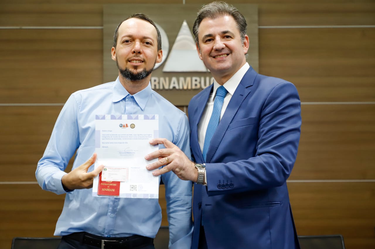 Entrega de carteiras aos novos advogados e advogadas