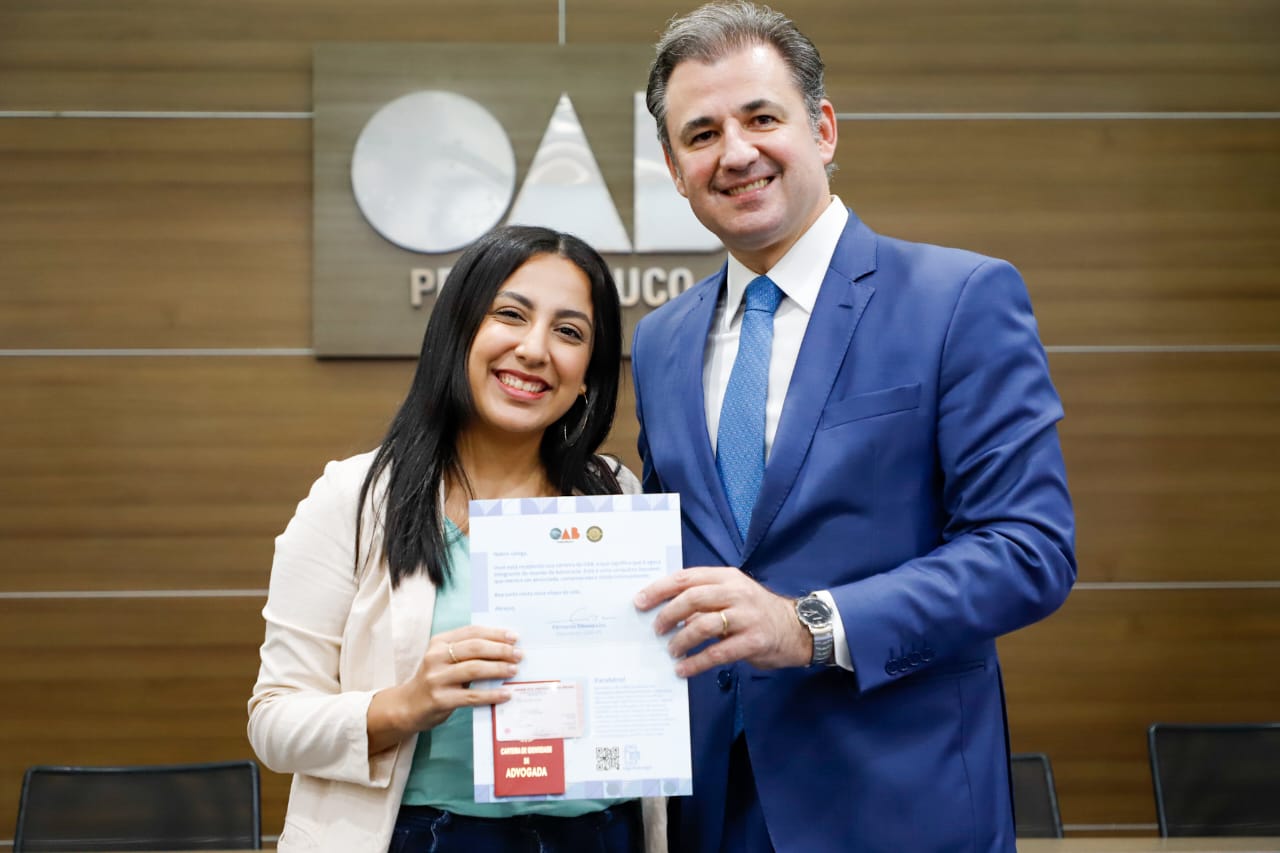 Entrega de carteiras aos novos advogados e advogadas