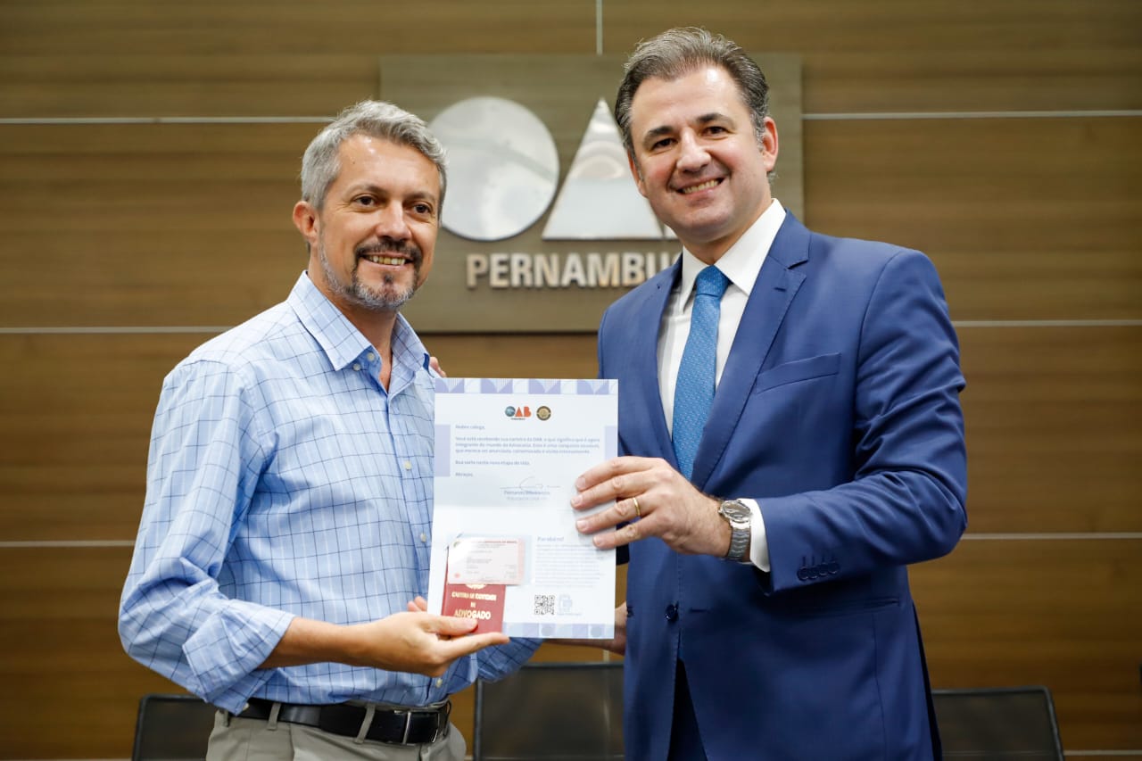 Entrega de carteiras aos novos advogados e advogadas