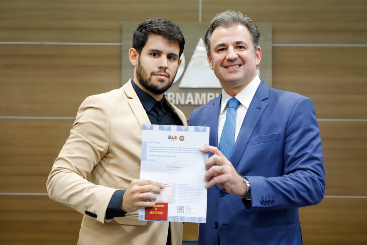 Entrega de carteiras aos novos advogados e advogadas