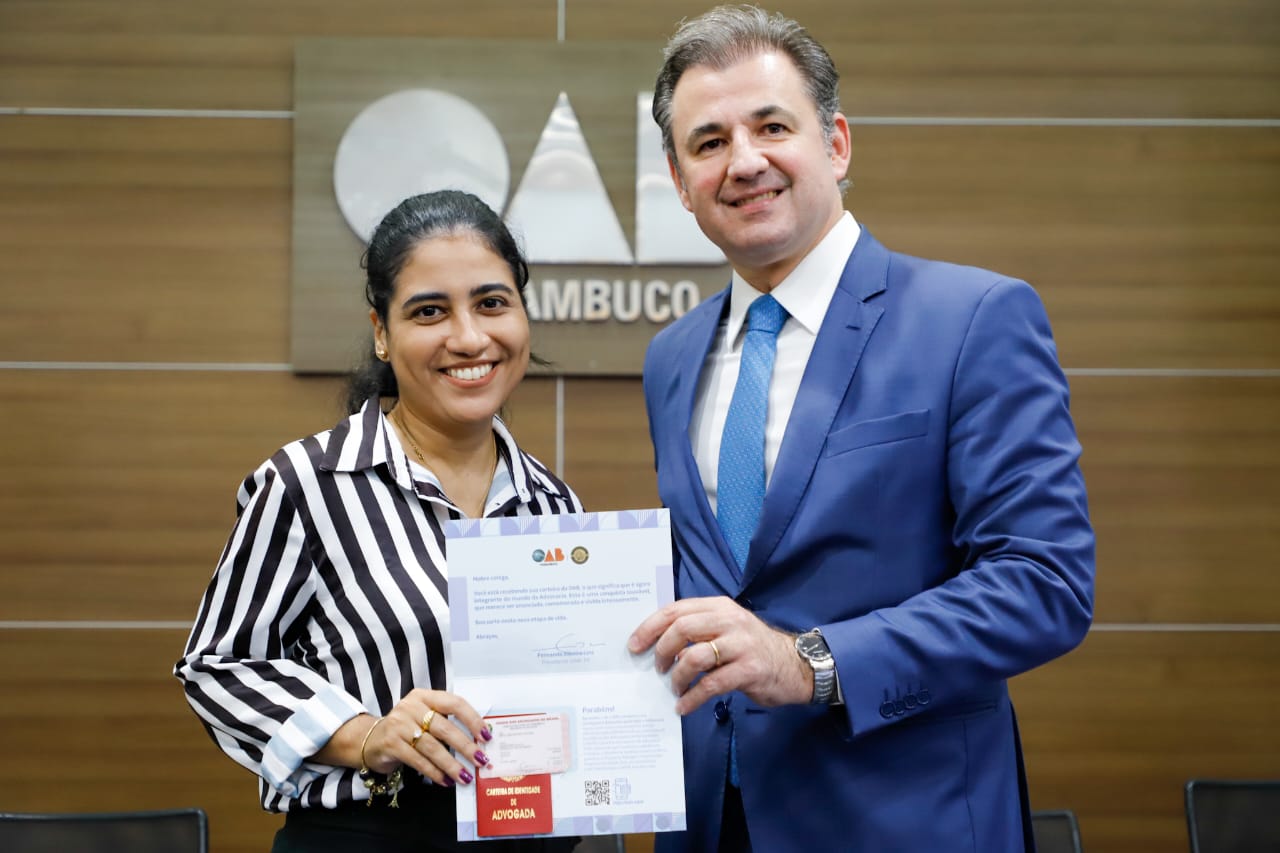 Entrega de carteiras aos novos advogados e advogadas