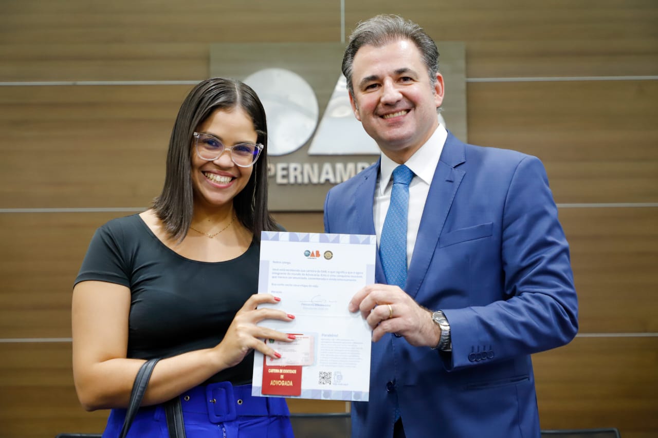 Entrega de carteiras aos novos advogados e advogadas