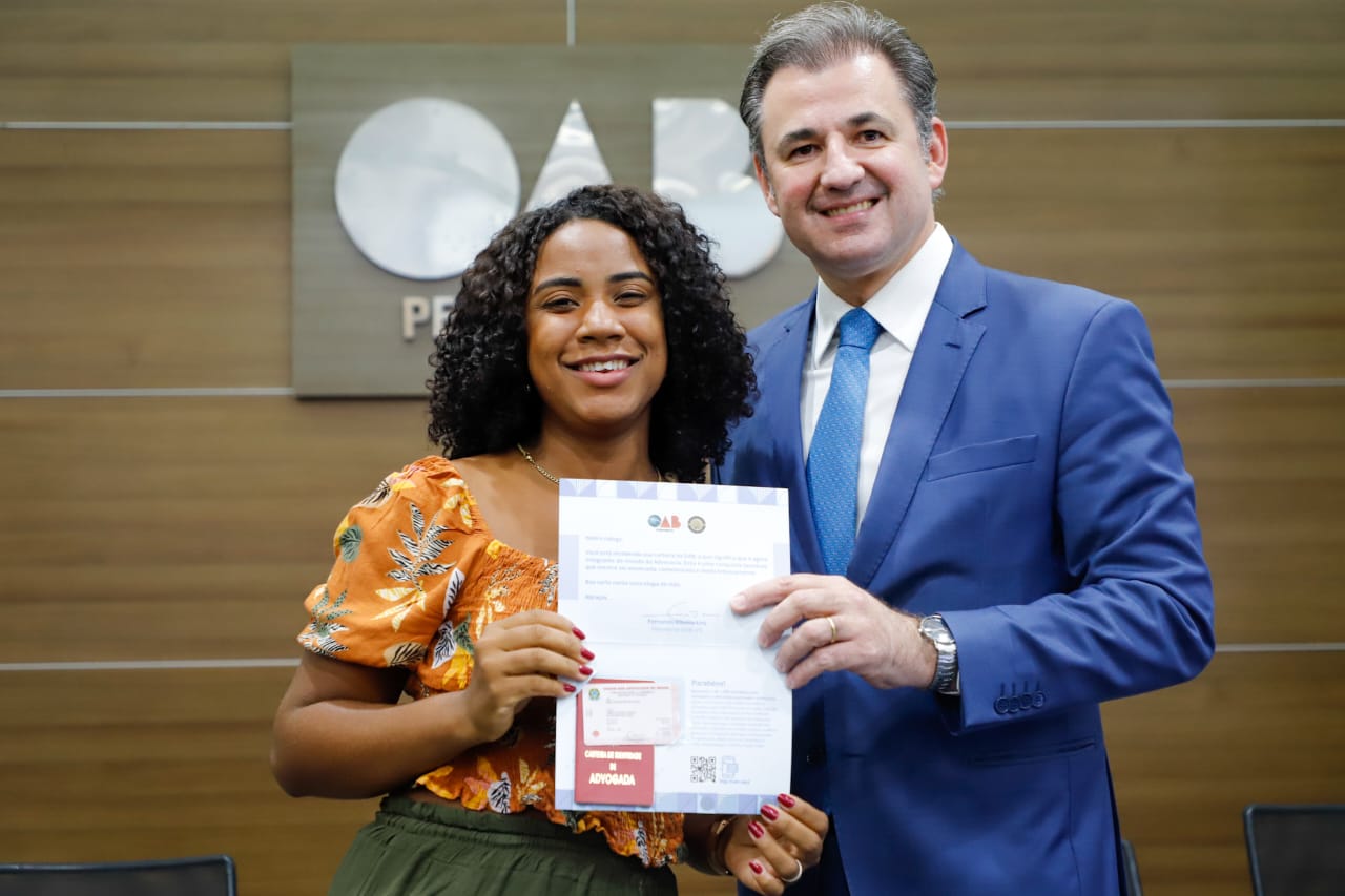 Entrega de carteiras aos novos advogados e advogadas