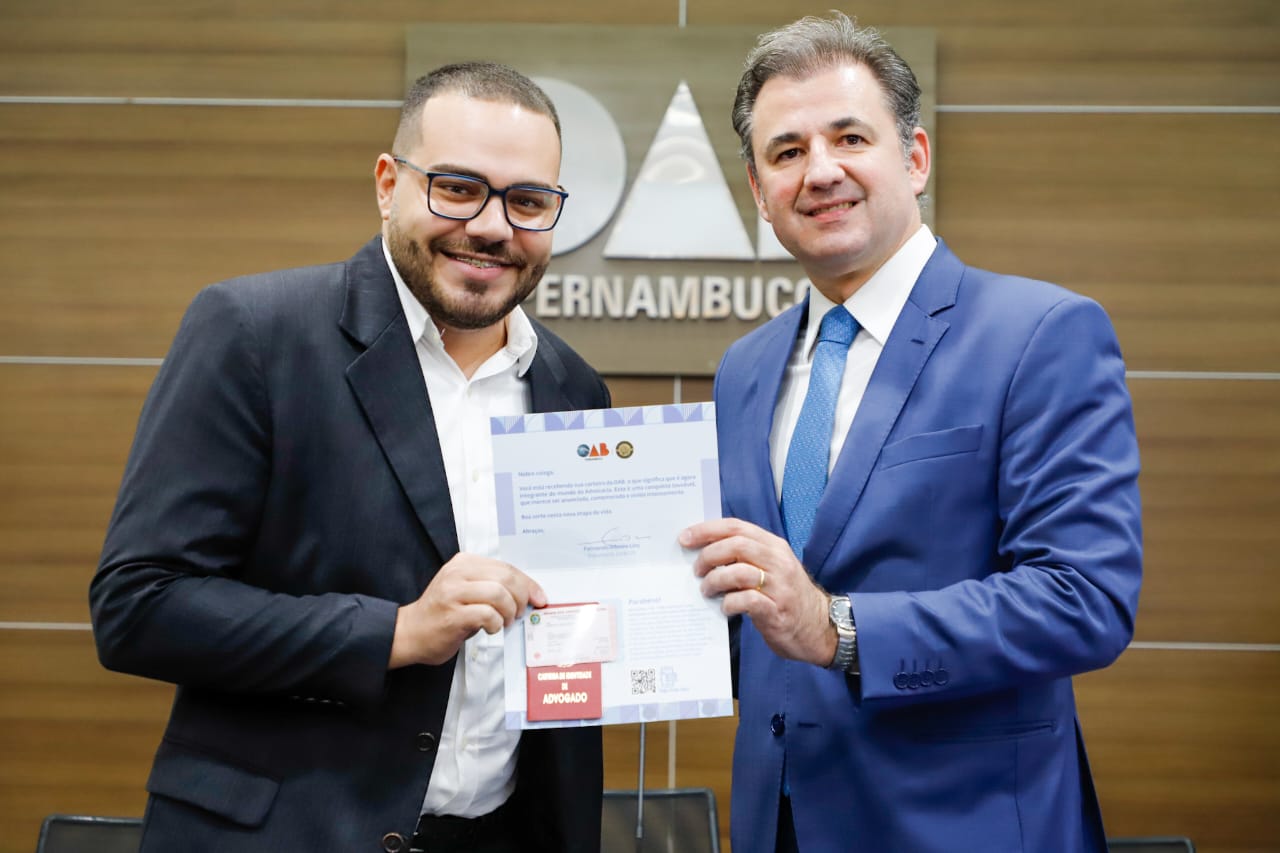 Entrega de carteiras aos novos advogados e advogadas