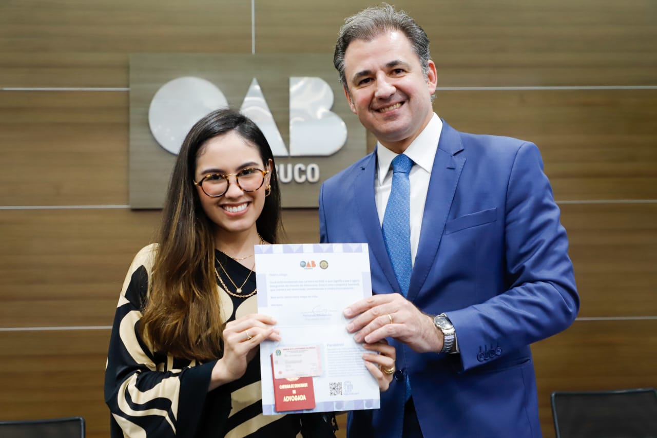 Entrega de carteiras aos novos advogados e advogadas