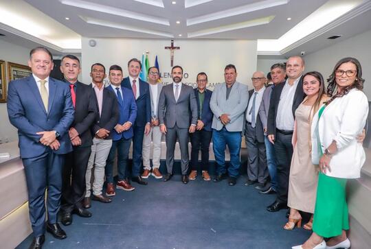 Fernando Ribeiro Lins recebe t&iacute;tulo de cidad&atilde;o de &Aacute;guas Belas