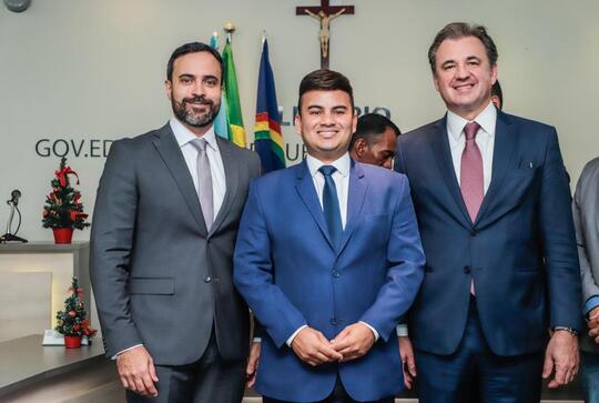 Fernando Ribeiro Lins recebe t&iacute;tulo de cidad&atilde;o de &Aacute;guas Belas