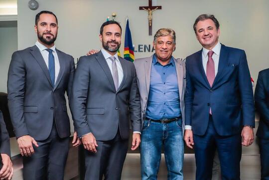 Fernando Ribeiro Lins recebe t&iacute;tulo de cidad&atilde;o de &Aacute;guas Belas