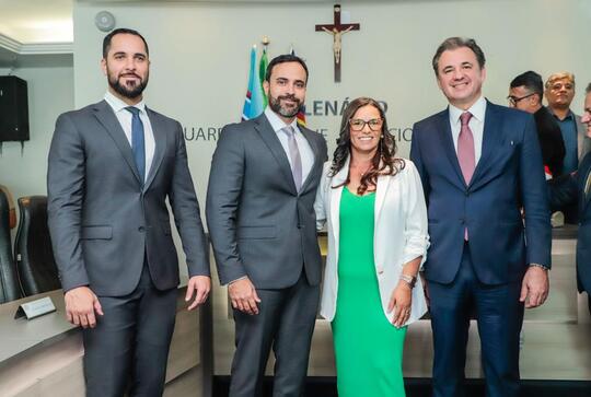 Fernando Ribeiro Lins recebe t&iacute;tulo de cidad&atilde;o de &Aacute;guas Belas