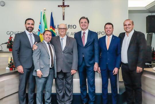 Fernando Ribeiro Lins recebe t&iacute;tulo de cidad&atilde;o de &Aacute;guas Belas