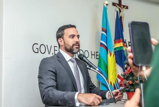 Fernando Ribeiro Lins recebe t&iacute;tulo de cidad&atilde;o de &Aacute;guas Belas