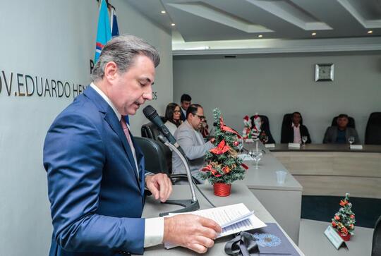 Fernando Ribeiro Lins recebe t&iacute;tulo de cidad&atilde;o de &Aacute;guas Belas