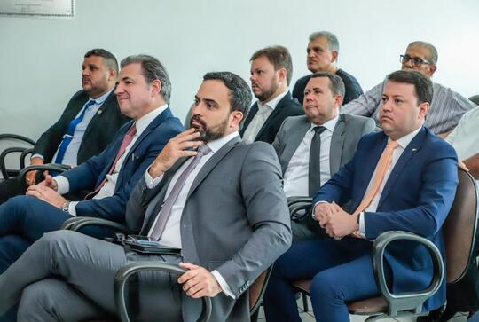Fernando Ribeiro Lins recebe t&iacute;tulo de cidad&atilde;o de &Aacute;guas Belas