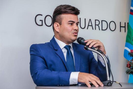 Fernando Ribeiro Lins recebe t&iacute;tulo de cidad&atilde;o de &Aacute;guas Belas