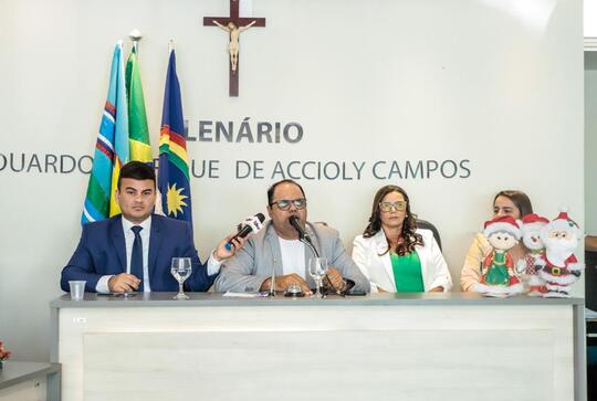 Fernando Ribeiro Lins recebe t&iacute;tulo de cidad&atilde;o de &Aacute;guas Belas
