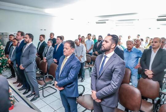 Fernando Ribeiro Lins recebe t&iacute;tulo de cidad&atilde;o de &Aacute;guas Belas