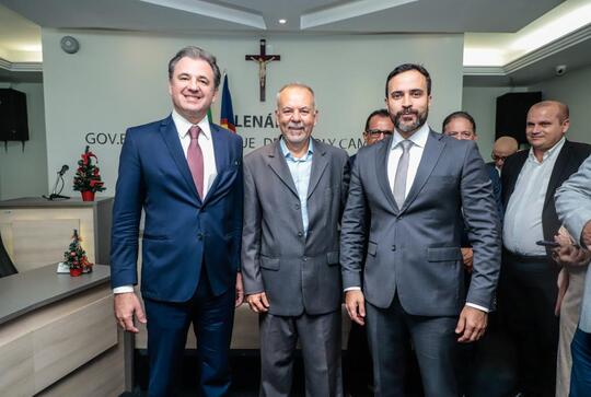 Fernando Ribeiro Lins recebe t&iacute;tulo de cidad&atilde;o de &Aacute;guas Belas