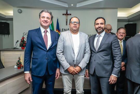 Fernando Ribeiro Lins recebe t&iacute;tulo de cidad&atilde;o de &Aacute;guas Belas