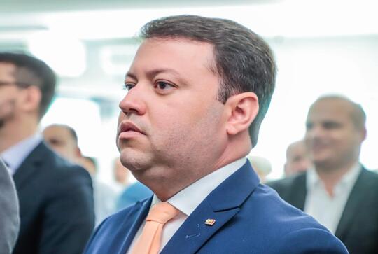 Fernando Ribeiro Lins recebe t&iacute;tulo de cidad&atilde;o de &Aacute;guas Belas
