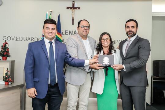 Fernando Ribeiro Lins recebe t&iacute;tulo de cidad&atilde;o de &Aacute;guas Belas