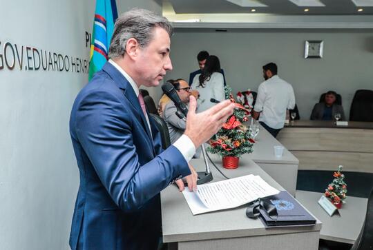Fernando Ribeiro Lins recebe t&iacute;tulo de cidad&atilde;o de &Aacute;guas Belas