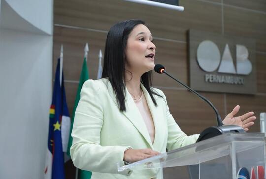Entrega de diplomas de p&oacute;s-gradua&ccedil;&atilde;o na &aacute;rea c&iacute;vel