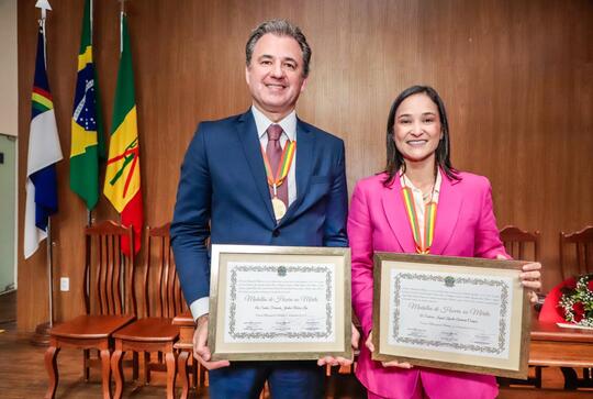 Em Petrolina, Fernando Ribeiro Lins e Ingrid Zanella recebem Medalha Dom Malan