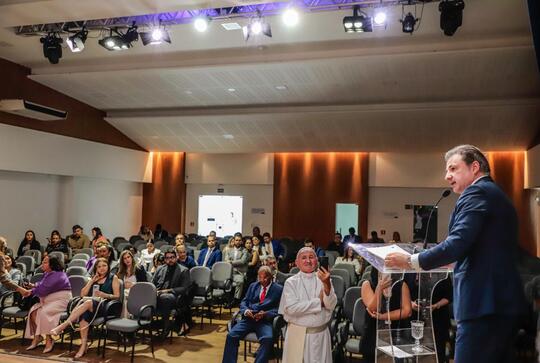 Em Petrolina, Fernando Ribeiro Lins e Ingrid Zanella recebem Medalha Dom Malan