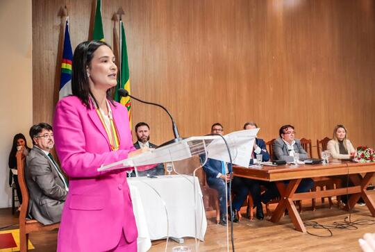 Em Petrolina, Fernando Ribeiro Lins e Ingrid Zanella recebem Medalha Dom Malan