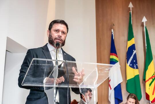 Em Petrolina, Fernando Ribeiro Lins e Ingrid Zanella recebem Medalha Dom Malan