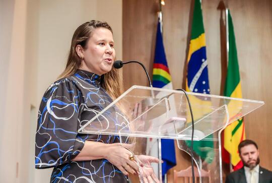 Em Petrolina, Fernando Ribeiro Lins e Ingrid Zanella recebem Medalha Dom Malan