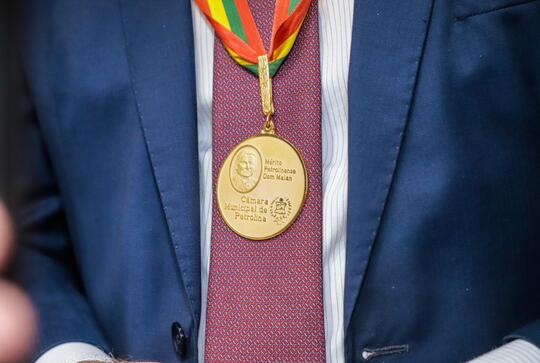 Em Petrolina, Fernando Ribeiro Lins e Ingrid Zanella recebem Medalha Dom Malan