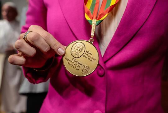 Em Petrolina, Fernando Ribeiro Lins e Ingrid Zanella recebem Medalha Dom Malan