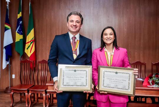 Em Petrolina, Fernando Ribeiro Lins e Ingrid Zanella recebem Medalha Dom Malan