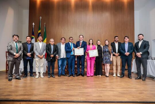 Em Petrolina, Fernando Ribeiro Lins e Ingrid Zanella recebem Medalha Dom Malan
