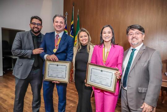 Em Petrolina, Fernando Ribeiro Lins e Ingrid Zanella recebem Medalha Dom Malan