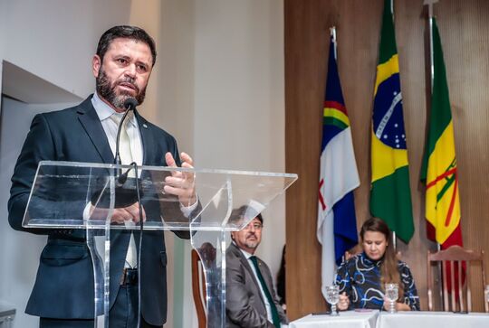Em Petrolina, Fernando Ribeiro Lins e Ingrid Zanella recebem Medalha Dom Malan
