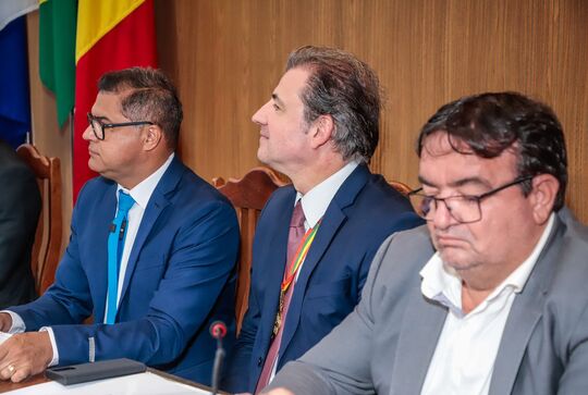 Em Petrolina, Fernando Ribeiro Lins e Ingrid Zanella recebem Medalha Dom Malan