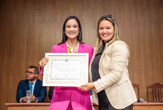Em Petrolina, Fernando Ribeiro Lins e Ingrid Zanella recebem Medalha Dom Malan