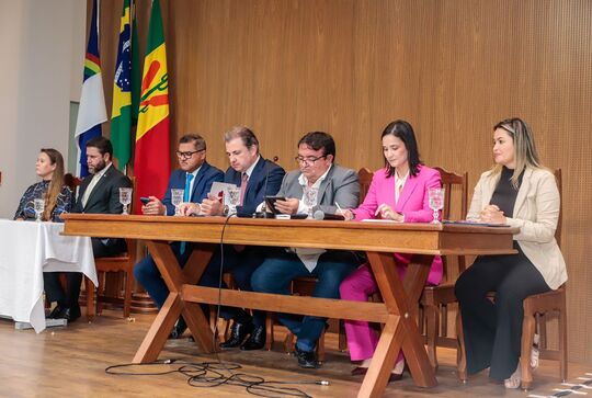Em Petrolina, Fernando Ribeiro Lins e Ingrid Zanella recebem Medalha Dom Malan
