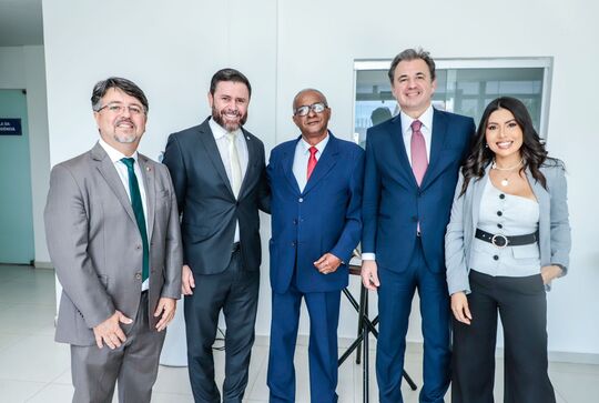 Em Petrolina, Fernando Ribeiro Lins e Ingrid Zanella recebem Medalha Dom Malan