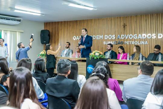 Do Cais ao Sert&atilde;o: Fernando Ribeiro e Ingrid Zanella realizam juramento de novos advogados e advogadas em Petrolina