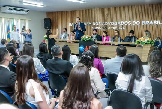 Do Cais ao Sert&atilde;o: Fernando Ribeiro e Ingrid Zanella realizam juramento de novos advogados e advogadas em Petrolina