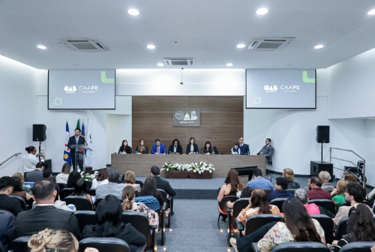 Juramento de novos advogados, advogadas e estagi&aacute;rios