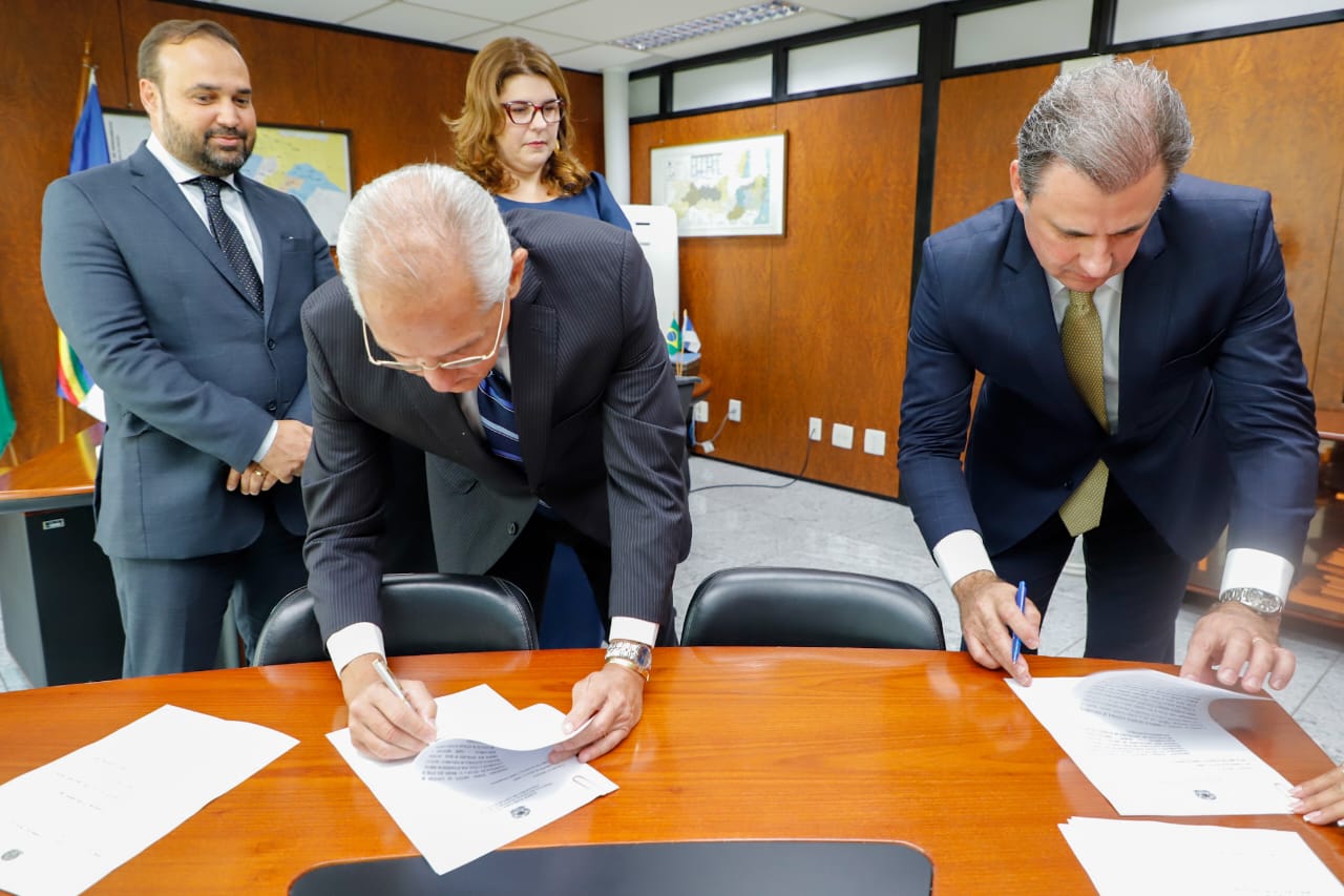 OAB Pernambuco e TRE-PE assinam termo de Coopera&ccedil;&atilde;o que garante a paridade de g&ecirc;nero em corpo docente de p&oacute;s-gradua&ccedil;&atilde;o em Direito Eleitoral