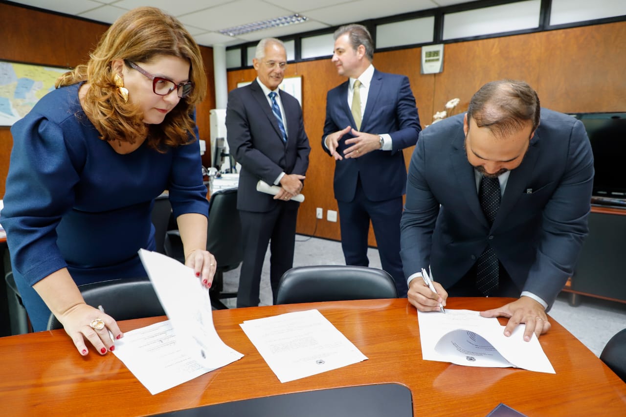 OAB Pernambuco e TRE-PE assinam termo de Coopera&ccedil;&atilde;o que garante a paridade de g&ecirc;nero em corpo docente de p&oacute;s-gradua&ccedil;&atilde;o em Direito Eleitoral
