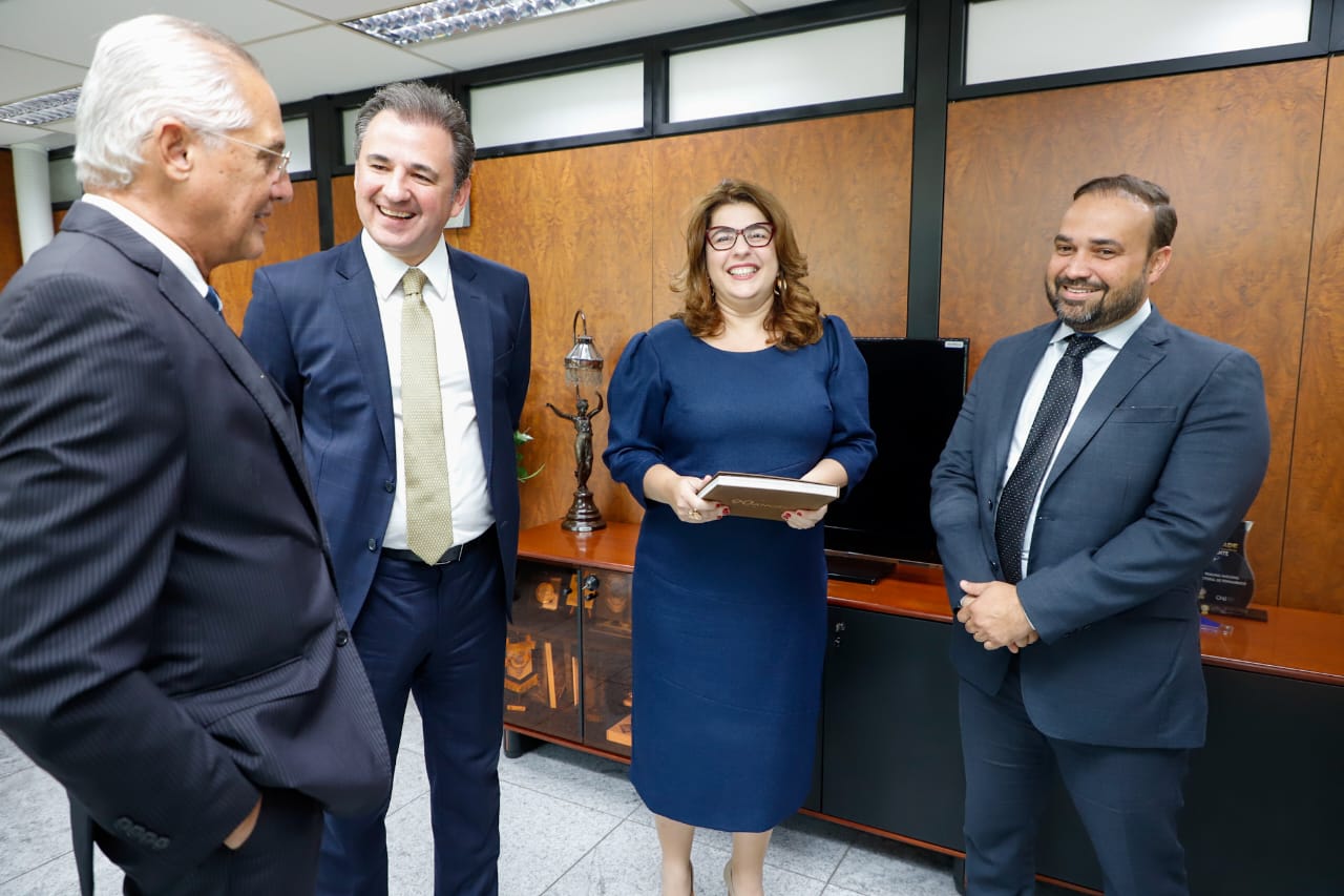 OAB Pernambuco e TRE-PE assinam termo de Coopera&ccedil;&atilde;o que garante a paridade de g&ecirc;nero em corpo docente de p&oacute;s-gradua&ccedil;&atilde;o em Direito Eleitoral