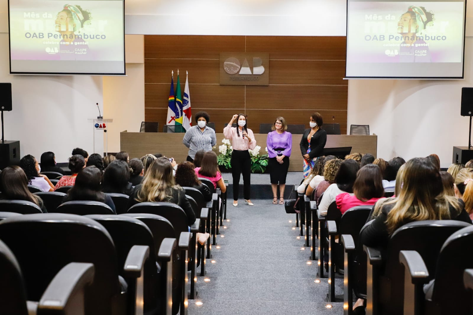 OAB-PE celebra M&ecirc;s da Mulher com colaboradoras