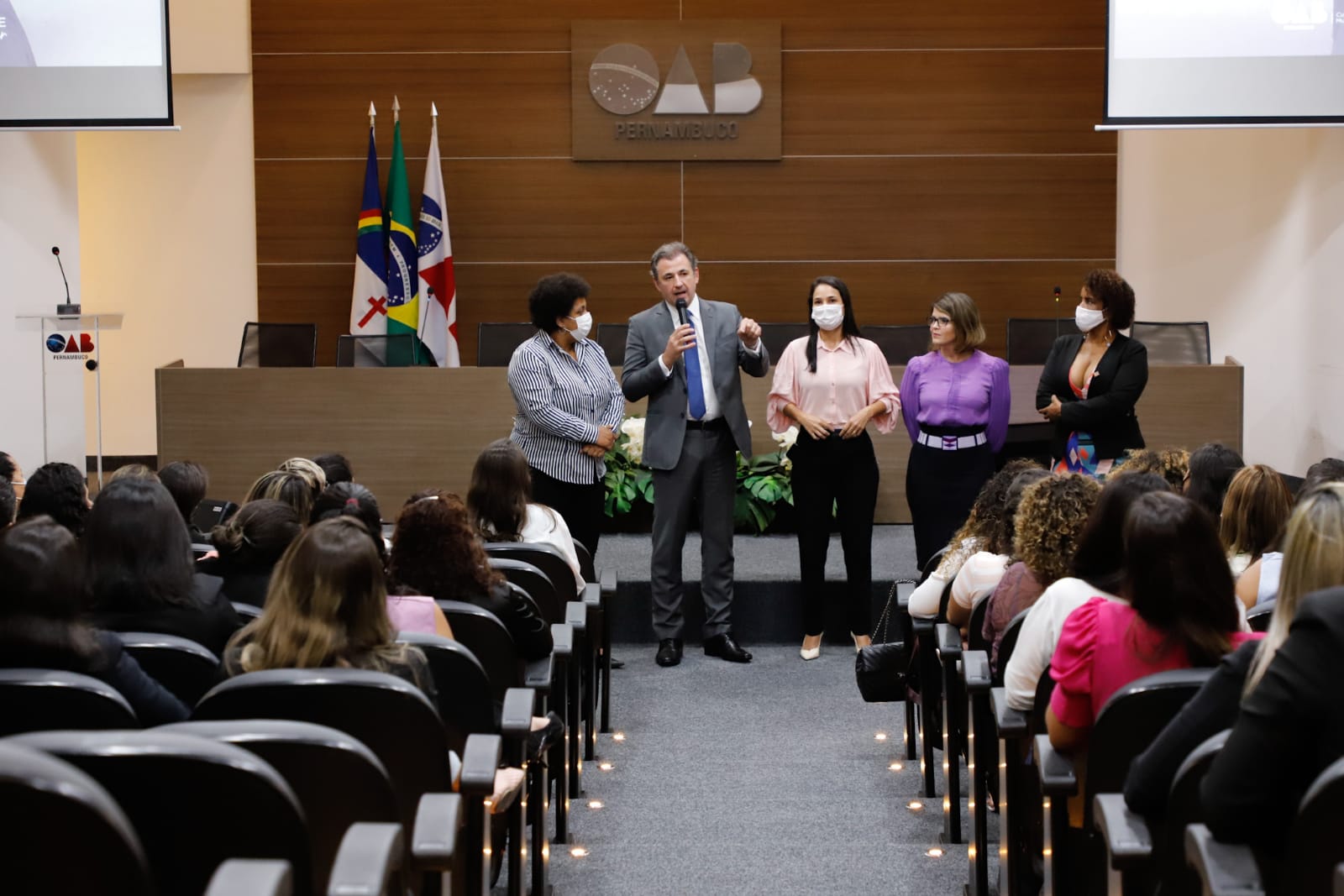 OAB-PE celebra M&ecirc;s da Mulher com colaboradoras