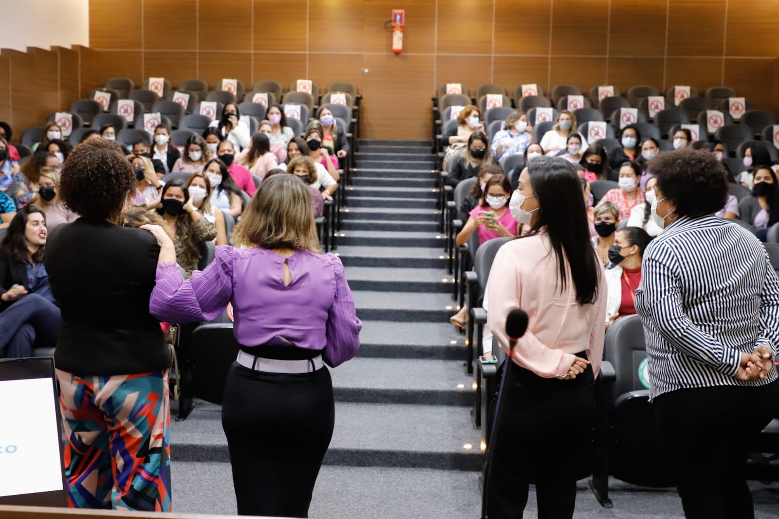 OAB-PE celebra M&ecirc;s da Mulher com colaboradoras
